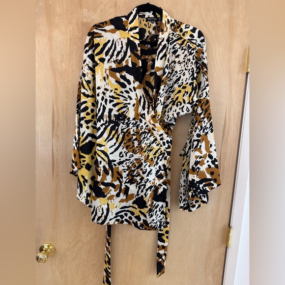 Nasty Gal Black, White, and Gold Animal Print Kimono Blouse - Picture 7 of 12